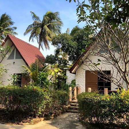 Blue Beach Resort Baanphakrimlay Экстерьер фото