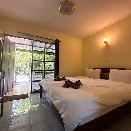 Blue Beach Resort Baanphakrimlay Экстерьер фото