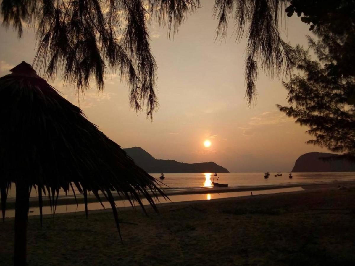 Blue Beach Resort Baanphakrimlay Экстерьер фото