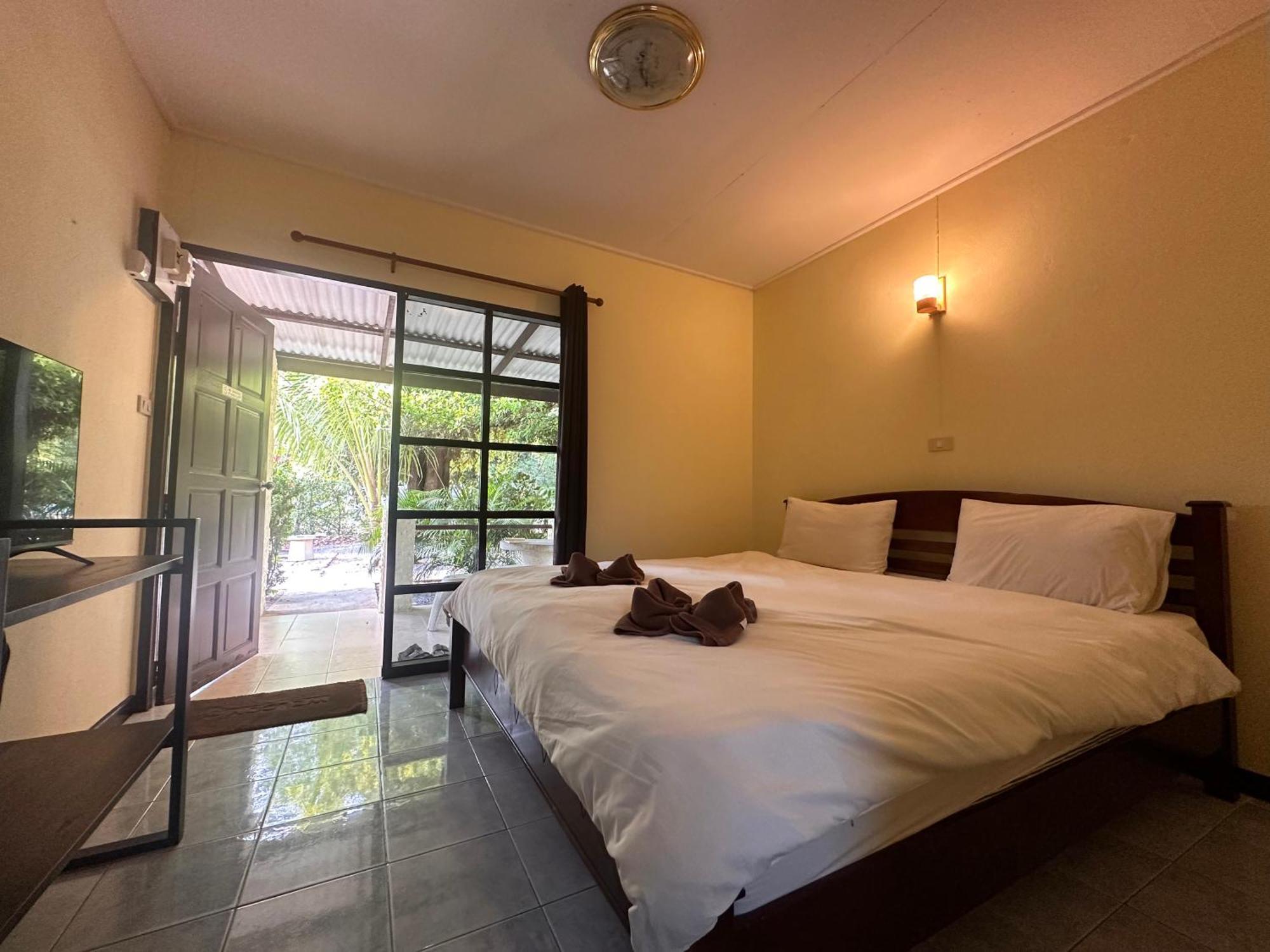 Blue Beach Resort Baanphakrimlay Экстерьер фото
