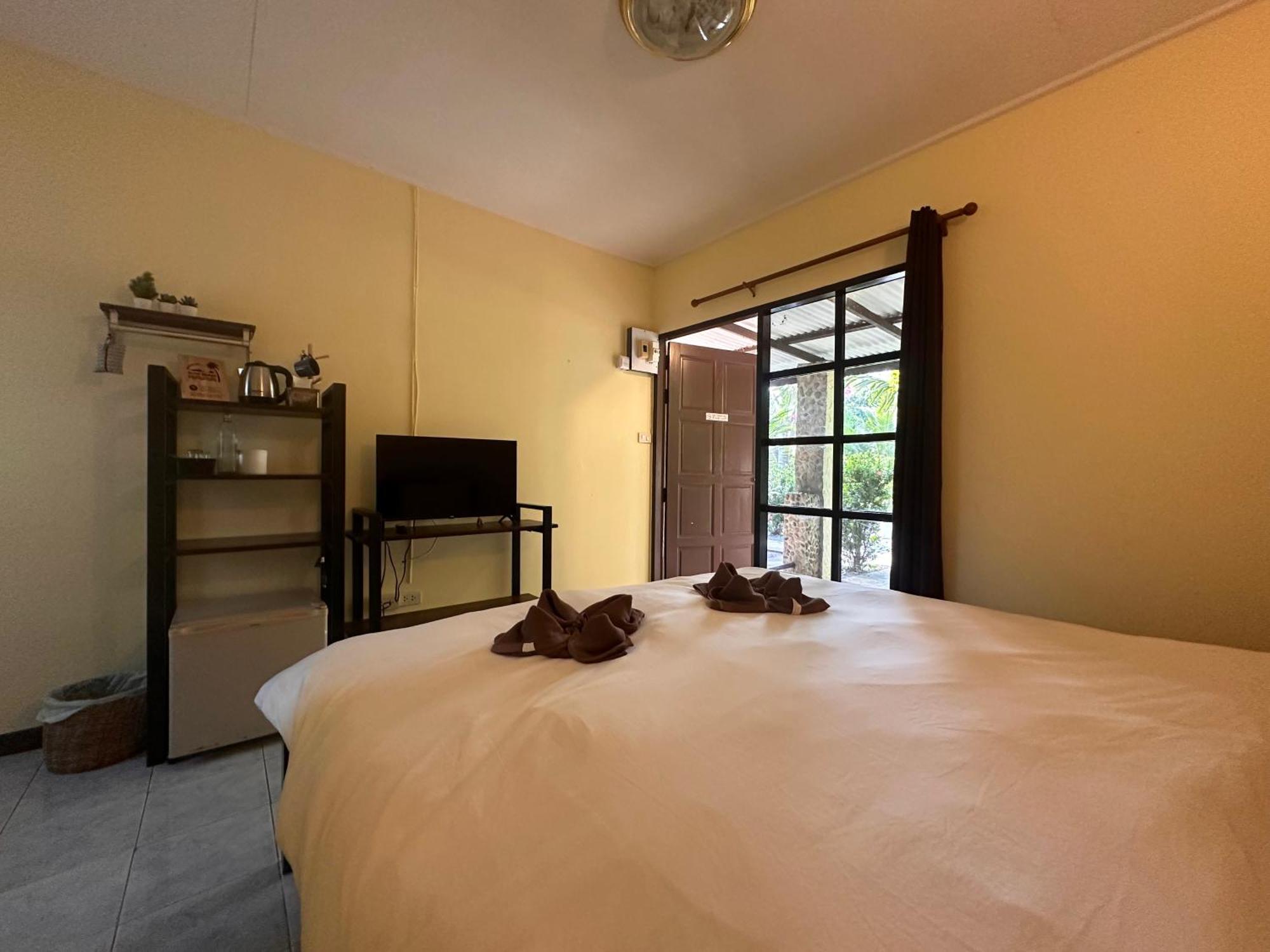 Blue Beach Resort Baanphakrimlay Экстерьер фото